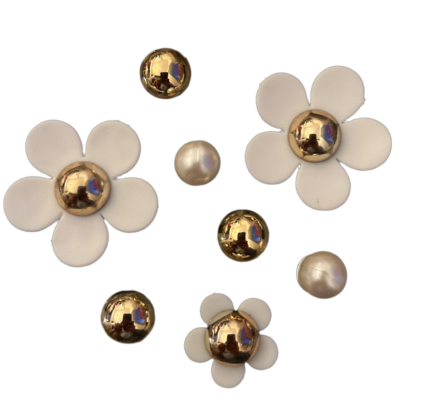 Gold daisy croc charm