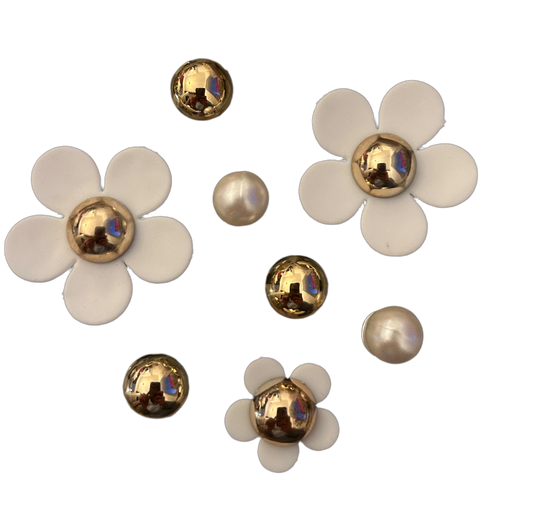 Gold daisy croc charm